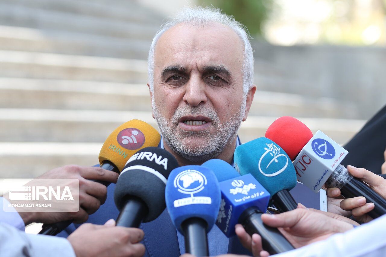 وزیر اقتصاد: مجموع درآمدهای افراد مشمول مالیات می‌شود