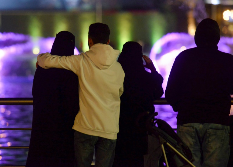 عشق و اندوه: روابط پنهانی در زندگی جوانان عربستان سعودی روابط عربستان