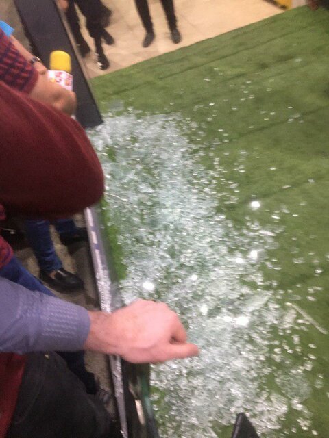 سانحه در میکسدزون ورزشگاه آزادی/ مصدومیت یک خبرنگار (+عکس) سانحه در میکسدزون ورزشگاه آزادی/ مصدومیت یک خبرنگار (+عکس)