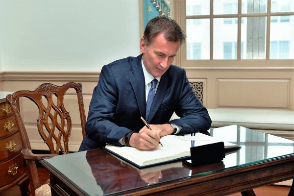 وزیر خارجه انگلیس: درباره صادق‌خان 150 درصد با ترامپ موافقم