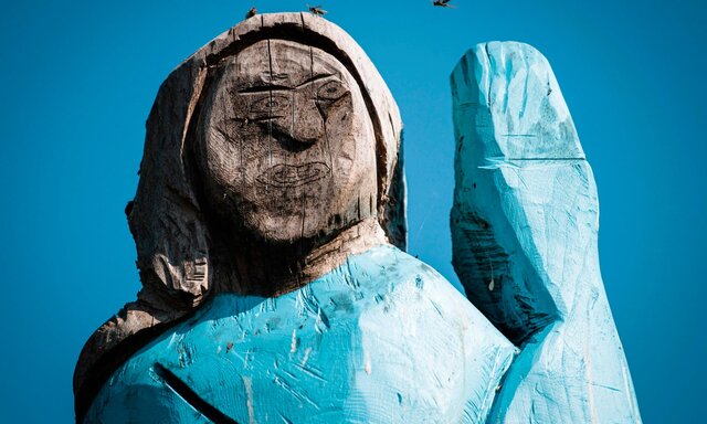 ساخت مجسمه‌ای عجیب از همسر ترامپ
