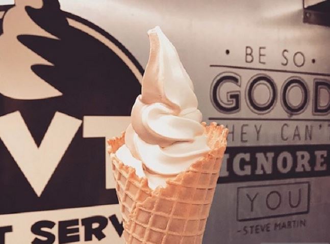 تابلویی علیه سوءاستفاده اینفلوئنسر‌ها (+عکس)