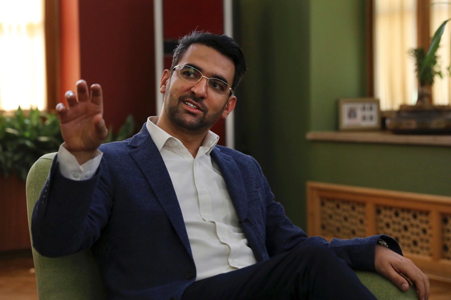 آذری جهرمی: دسترسی ایرانی‌ها به 