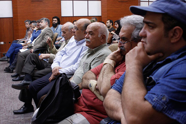 درخواست هنرمندان رادیو نمایش از مدیر جدید/ پیشکسوتان بازگردند درخواست هنرمندان رادیو نمایش از مدیر جدید/ پیشکسوتان بازگردند