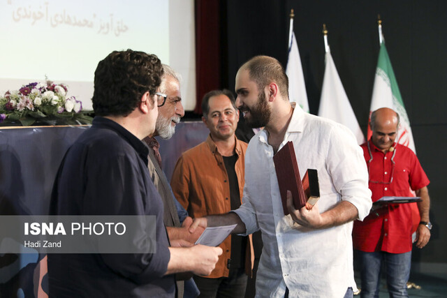 معرفی برگزیدگان دهمین جشن مستقل فیلم کوتاه ایران/ «تشریح» جایزهها را از آن خود کرد معرفی برگزیدگان دهمین جشن مستقل فیلم کوتاه ایران/ «تشریح» جایزهها را از آن خود کرد