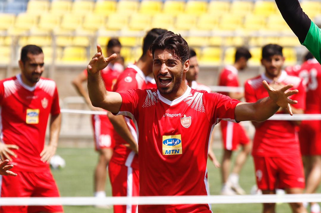 خلیلزاده: از مدیرعامل پرسپولیس گله دارم/ وقتی لیست جا نداشت چرا بازیکن گرفتید؟ خلیلزاده: از مدیرعامل پرسپولیس گله دارم/ وقتی لیست جا نداشت چرا بازیکن گرفتید؟