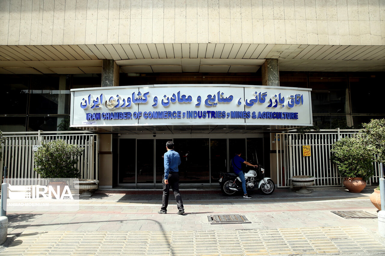 اتاق ایران: دولت تخصیص ارز 4200 تومانی را متوقف کند
