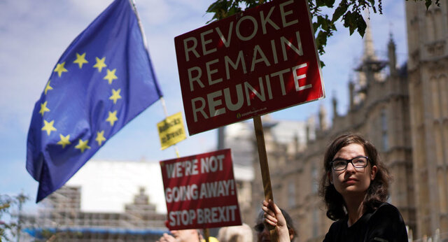 فریاد «کودتا را متوقف کنید» در خیابان‌های لندن