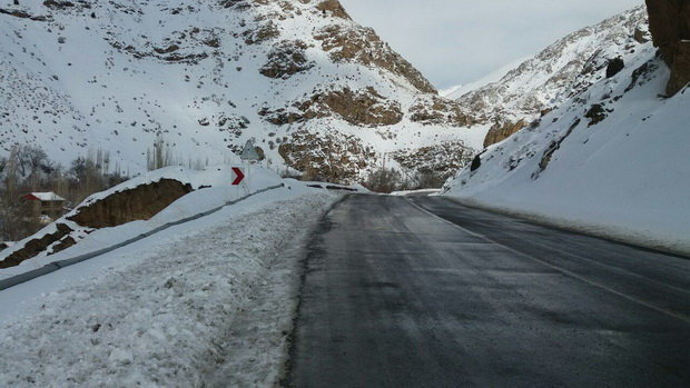 پلیس راه البرز: بدون زنجیر چرخ جاده چالوس نروید