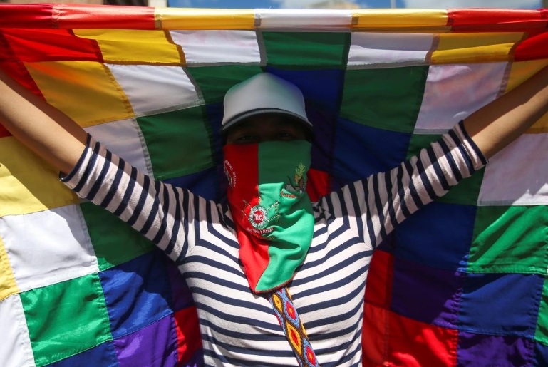 اعتراضات رنگارنگ و رقصان کلمبیا (+عکس)/ تجمع 40 هزار نفری در مرکز پایتخت اعتراضات رنگارنگ کلمبیا