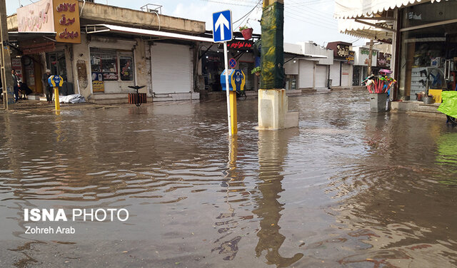 آبگرفتگی معابر در بوشهر/ خودروهایی که غرق می شوند آبگرفتگی معابر در بوشهر/ خودروهایی که غرق می شوند