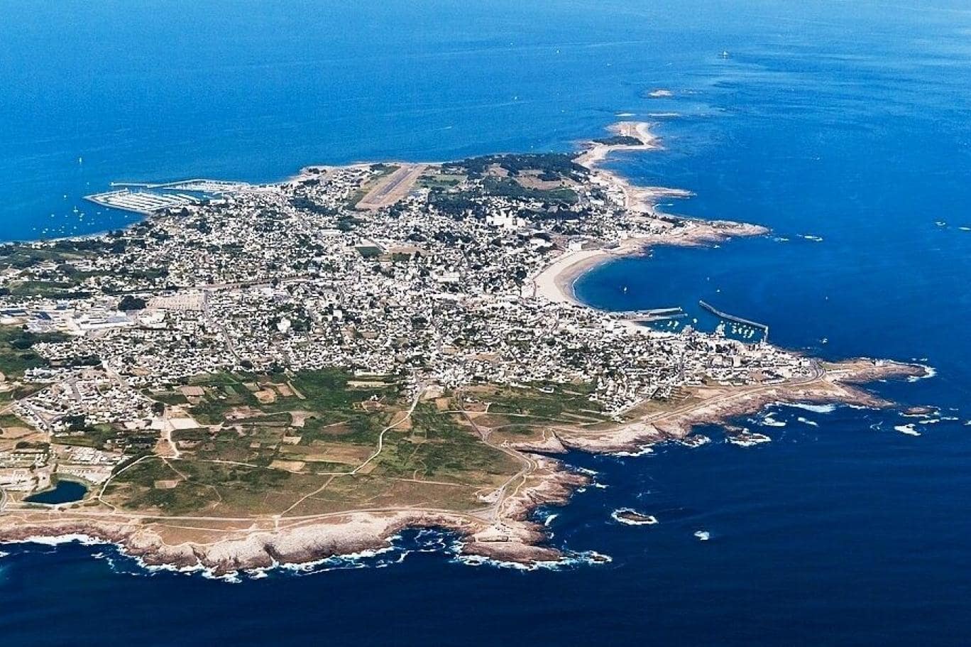 گزارشی از زیست بومیان و کارگران مهاجر در منطقه آزاد: مطرودان کیش