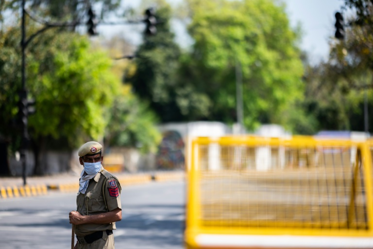 مخالفت ترامپ با ادامه قرنطینه: شرکت ها و شغل ها را از دست می دهیم؛ کشته‌های رکود اقتصادی بیشتر است/ یک سوم جهان در قرنطینه/ جلسه شورای امنیت هم غیرحضوری شد