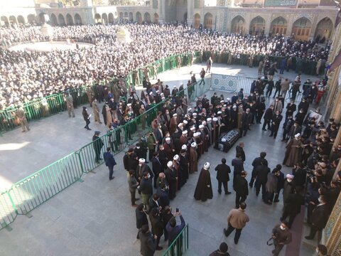 خاکسپاری پیکر آیت الله مصباح یزدی در حرم حضرت معصومه(س)