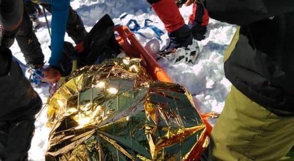 انتقال یک کوهنورد جان‌باخته دیگر به پایین ارتفاعات تهران