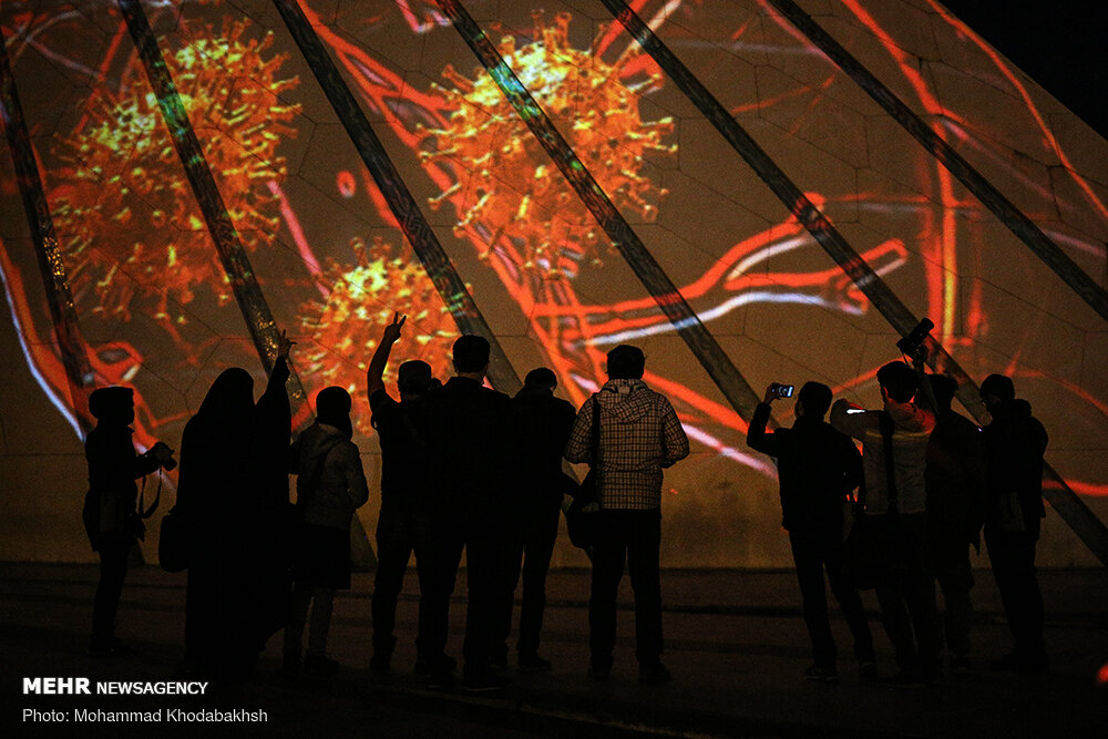 کرونا با آزادی چه میکند؟ کرونا با آزادی چه میکند؟