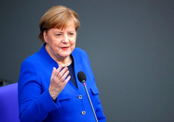 آنگلا مرکل: اپیدمی کرونا تا مدت‌ها با مردم باقی خواهد ماند