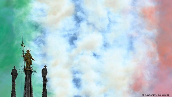 رنگهای سبز، سفید و سرخ در آسمان میلان (+عکس) رنگهای سبز، سفید و سرخ در آسمان میلان (+عکس)