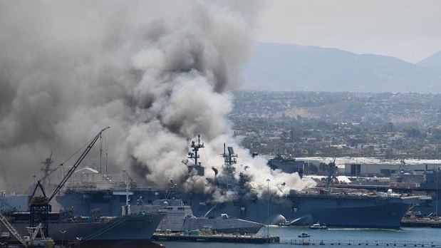 آتش‌سوزی و انفجار در عرشه ناو جنگی آمریکا؛ دست‌کم ۲۱ نفر زخمی شدند (+ فیلم)