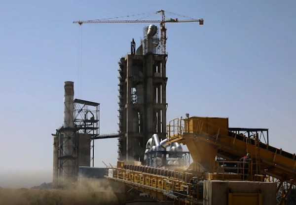 شیراز/ 5 مصدوم در حادثه آتش‌سوزی کارخانه سیمان دشتستان