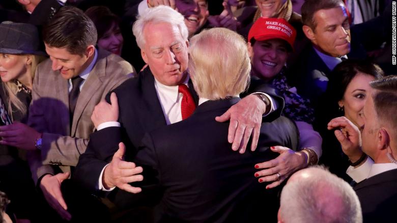 ترامپ عزادار برادر شد (+عکس) ترامپ عزادار برادر شد (+عکس)