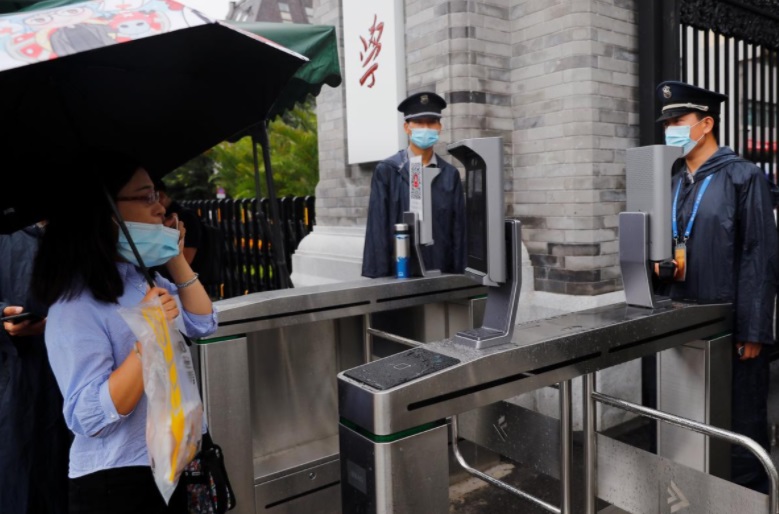 شرط جدید بازگشایی دانشگاه در چین: رزرو زمان حمام و استفاده از دستگاه‌ تشخیص چهره