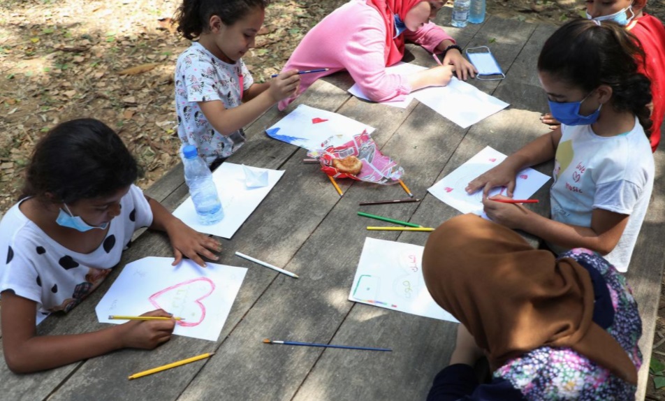 کابوس،ناامیدی و فرسایش:بحران سلامت روان پس از انفجار بیروت کودکان در حال نقاشی پس از انفجار بیروت