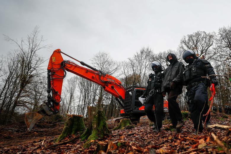 معترضان مانع ساخت بزرگراه در جنگل آلمان