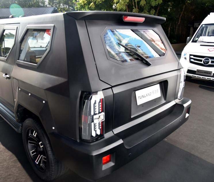 شاسی بلند چینی با ظاهر متفاوت؛ از یک جان سخت ضدگلوله تا (+عکس) شاسی بلند چینی با ظاهر متفاوت؛ از یک جان سخت ضدگلوله تا (+عکس)