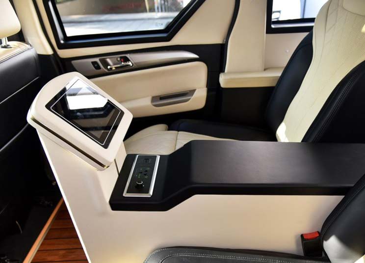 شاسی بلند چینی با ظاهر متفاوت؛ از یک جان سخت ضدگلوله تا (+عکس) شاسی بلند چینی با ظاهر متفاوت؛ از یک جان سخت ضدگلوله تا (+عکس)