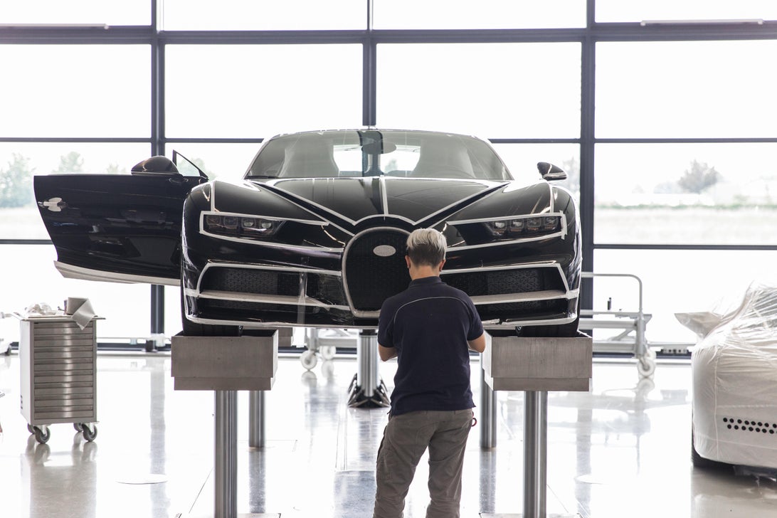 بوگاتی شیرون چگونه تولید می شود؛ ترکیب هنر و مهندسی در یک 