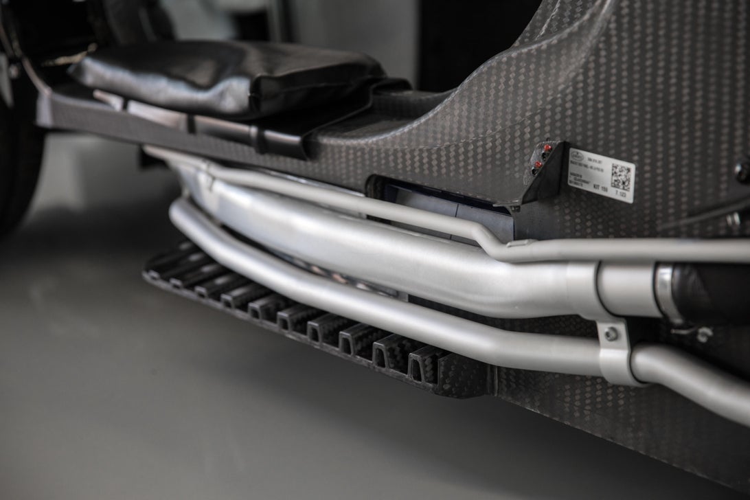 بوگاتی شیرون چگونه تولید می شود؛ ترکیب هنر و مهندسی در یک 