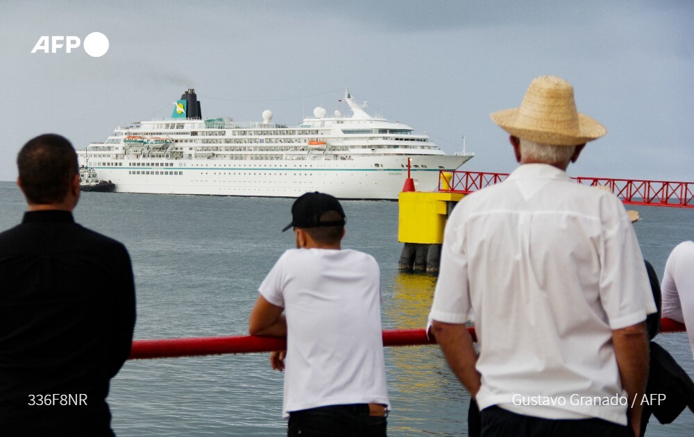 برای اولین بار بعد از 15 سال / کشتی گردشگران اروپایی به ونزوئلا رفت (+عکس)