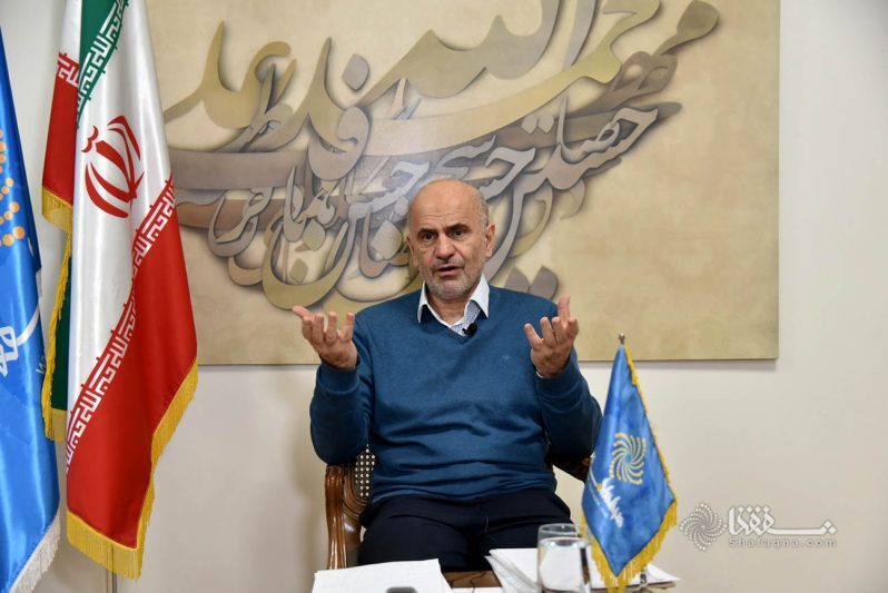 فرشاد مؤمنی، اقتصاددان: احتمال افزایش قیمت «حامل‌های انرژی» در سال آینده بسیار است/ بدنه حکومت از نظر کیفیت کارشناسی با یک سقوط بی سابقه روبه‌رو شده