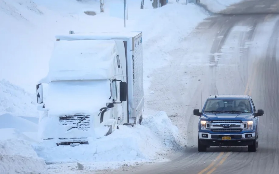 برف و سرما در آمریکا: مرگ 50 نفر / قطع برق هزاران خانه / کاهش دما به منفی 48 / لغو 17 هزار پرواز برف و سرما در آمریکا: مرگ 50 نفر / قطع برق هزاران خانه / کاهش دما به منفی 48 / لغو 17 هزار پرواز