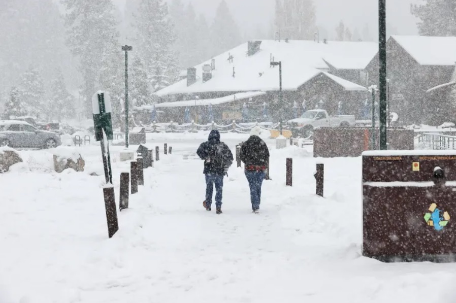 برف و سرما در آمریکا: مرگ 50 نفر / قطع برق هزاران خانه / کاهش دما به منفی 48 / لغو 17 هزار پرواز برف و سرما در آمریکا: مرگ 50 نفر / قطع برق هزاران خانه / کاهش دما به منفی 48 / لغو 17 هزار پرواز
