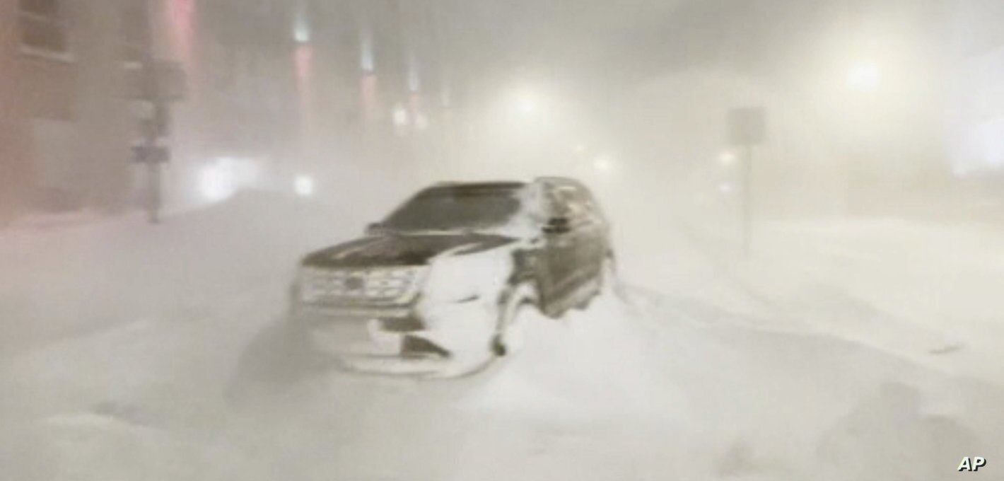 برف و سرما در آمریکا: مرگ 50 نفر / قطع برق هزاران خانه / کاهش دما به منفی 48 / لغو 17 هزار پرواز برف و سرما در آمریکا: مرگ 50 نفر / قطع برق هزاران خانه / کاهش دما به منفی 48 / لغو 17 هزار پرواز