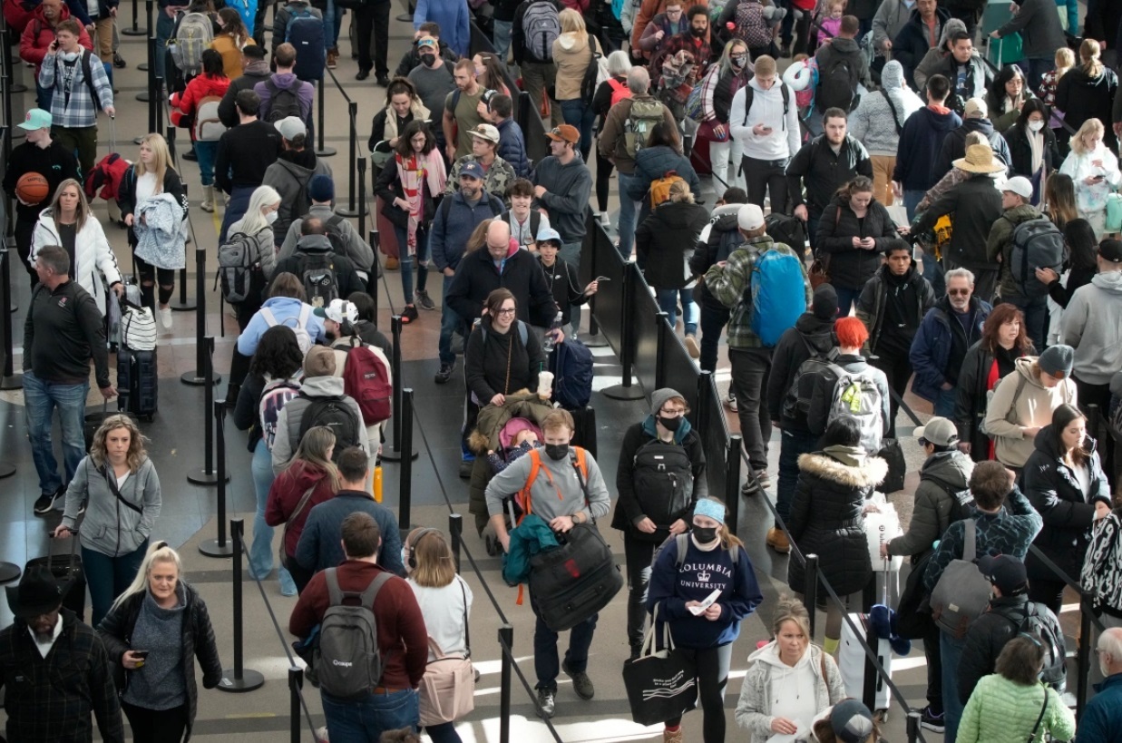 برف و سرما در آمریکا (+عکس): مرگ 60 نفر / قطع برق هزاران خانه / کاهش دما به منفی 48 / لغو 17 هزار پرواز برف و سرما در آمریکا (+عکس): مرگ 60 نفر / قطع برق هزاران خانه / کاهش دما به منفی 48 / لغو 17 هزار پرواز