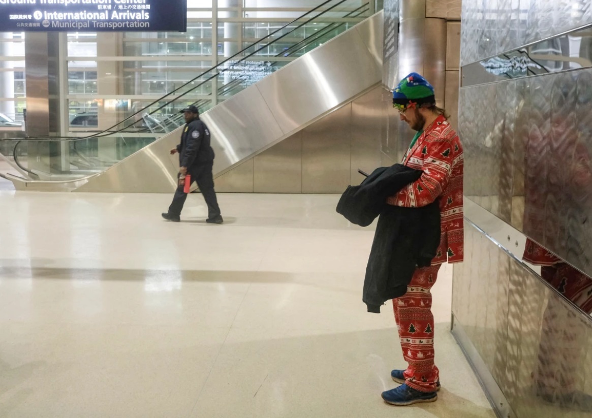 برف و سرما در آمریکا (+عکس): مرگ 60 نفر / قطع برق هزاران خانه / کاهش دما به منفی 48 / لغو 17 هزار پرواز برف و سرما در آمریکا (+عکس): مرگ 60 نفر / قطع برق هزاران خانه / کاهش دما به منفی 48 / لغو 17 هزار پرواز