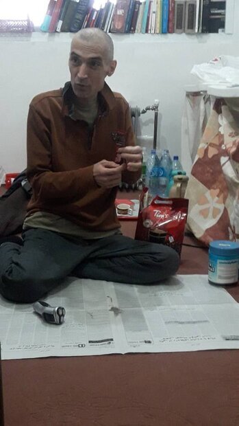 قوه قضائیه: فرهاد میثمی در اعتصاب غذا نیست؛ «کمترین میزان غذا را میخورد» (+عکس) قوه قضائیه: فرهاد میثمی در اعتصاب غذا نیست؛ «کمترین میزان غذا را میخورد» (+عکس)