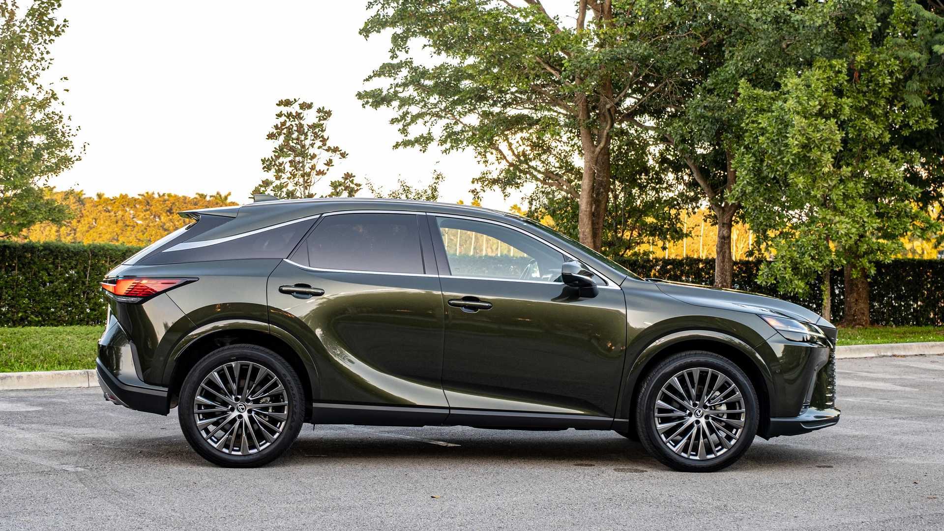 لکسس آر اکس 350اچ؛ معرفی یک شاسی بلند کاردرست! (+عکس)