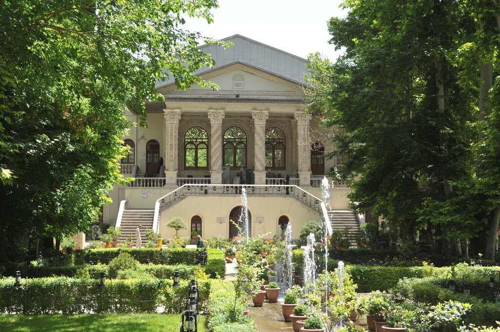 تبدیل بقایای چنار ۳۵۰ ساله به مجسمه مولانا (+عکس) تبدیل بقایای چنار ۳۵۰ ساله به مجسمه مولانا (+عکس)