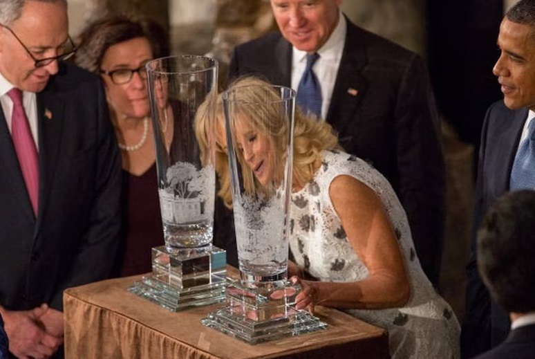 جو بایدن از سران جهان چه هدیه گرفت؟ / از قلمدان پوتین تا فرش اشرف غنی جو بایدن از سران جهان چه هدیه گرفت؟ / از قلمدان پوتین تا فرش اشرف غنی