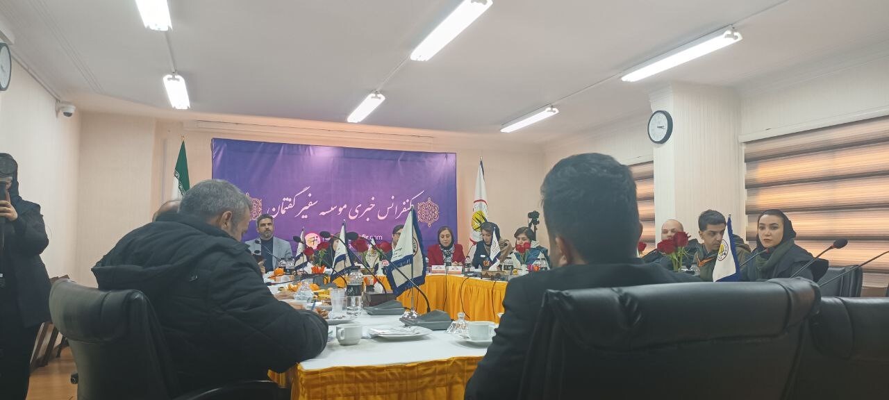 نشست خبری مدیران موسسه آموزشی زبان «سفیر گفتمان» با محوریت آموزش و به روز رسانی آموزش