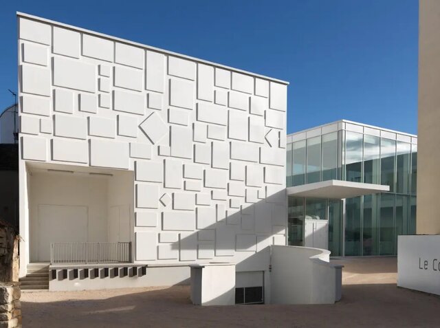 درگذشت نقاشی که به رنگ و بوم دست نمی‌زد