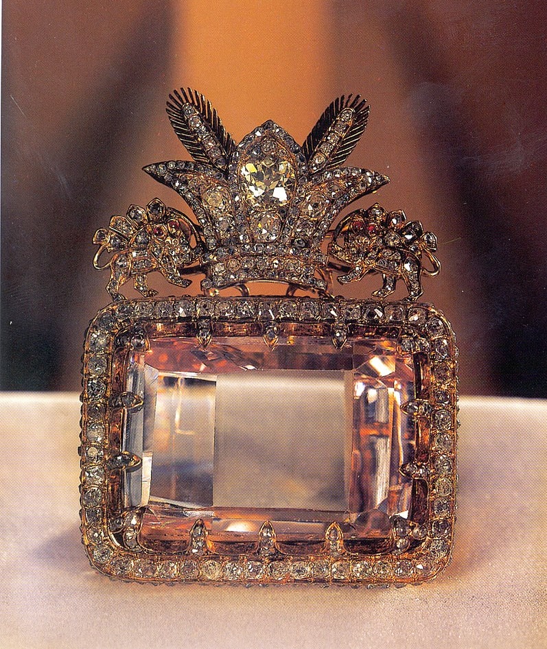 شاهان عشقِ جواهر در عهد قاجار و پهلوی/ جواهرات ملی ایران چقدر می‌ارزد؟