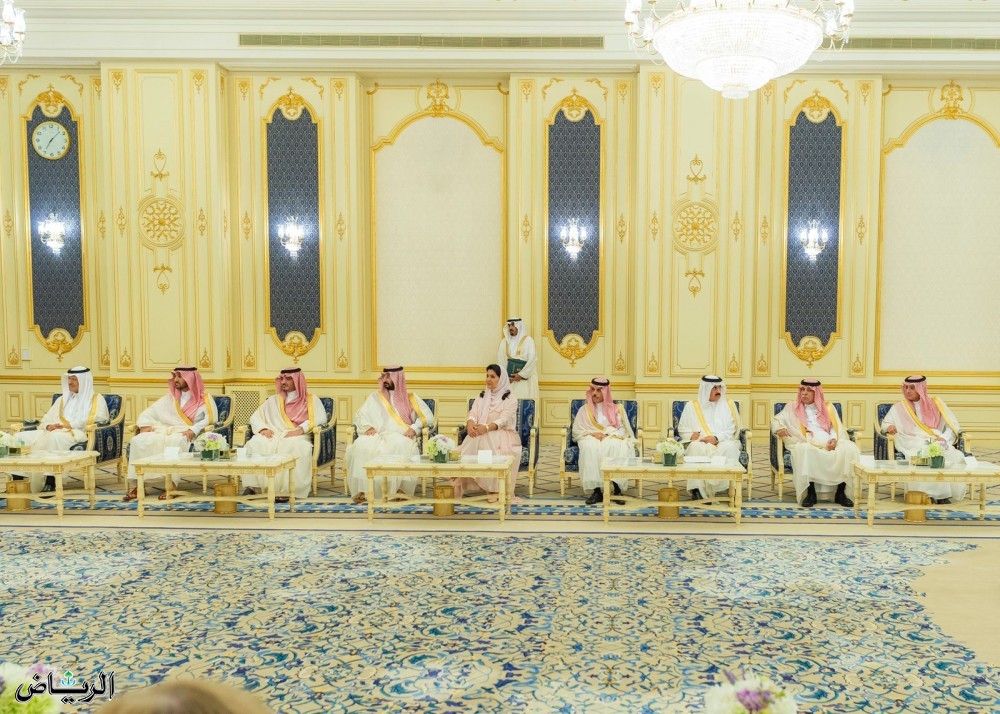 سفر پرحاشیه جو بایدن به عربستان سعودی (+عکس) / مشت برای محمد بن سلمان / خروج امریکایی ها از جزیره صنافیر / ویزای 10 ساله امریکا برای سعودی ها سفر پرحاشیه جو بایدن به عربستان سعودی (+عکس) / مشت برای محمد بن سلمان / خروج امریکایی ها از جزیره صنافیر / ویزای 10 ساله امریکا برای سعودی ها