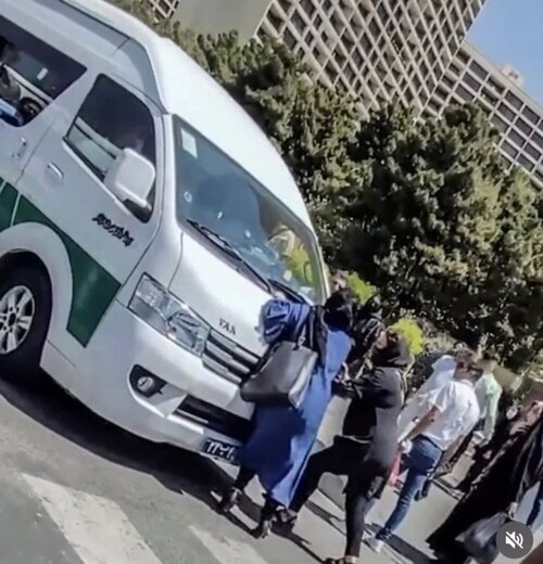 روزنامه فرهیختگان: مراقب باشیم، گرانی ها و محدود کردن آزادی‌های اجتماعی مثل حجاب و لغو کنسرت ها، مردم را رویاروی نظام قرار می دهد