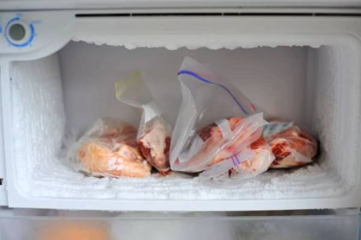 علت برفک زدن یخچال چیست؟ چگونه برفک یخچال را از بین ببریم؟