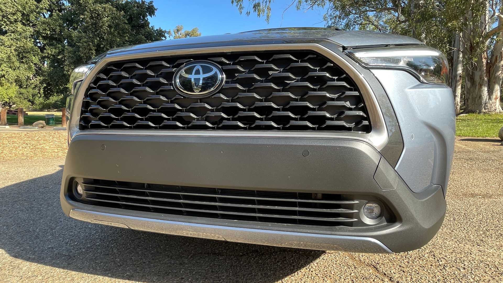 درباره کرولا کراس خودرویی که شاید وارد ایران شود! (+عکس)